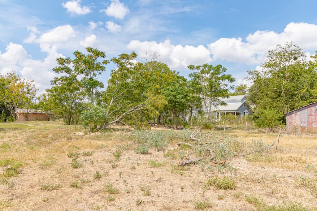 921 CR 359, Shiner, TX 77984 — public listing photo 16