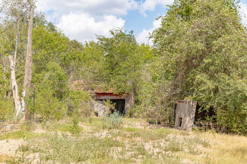921 CR 359, Shiner, TX 77984 — public listing photo 17