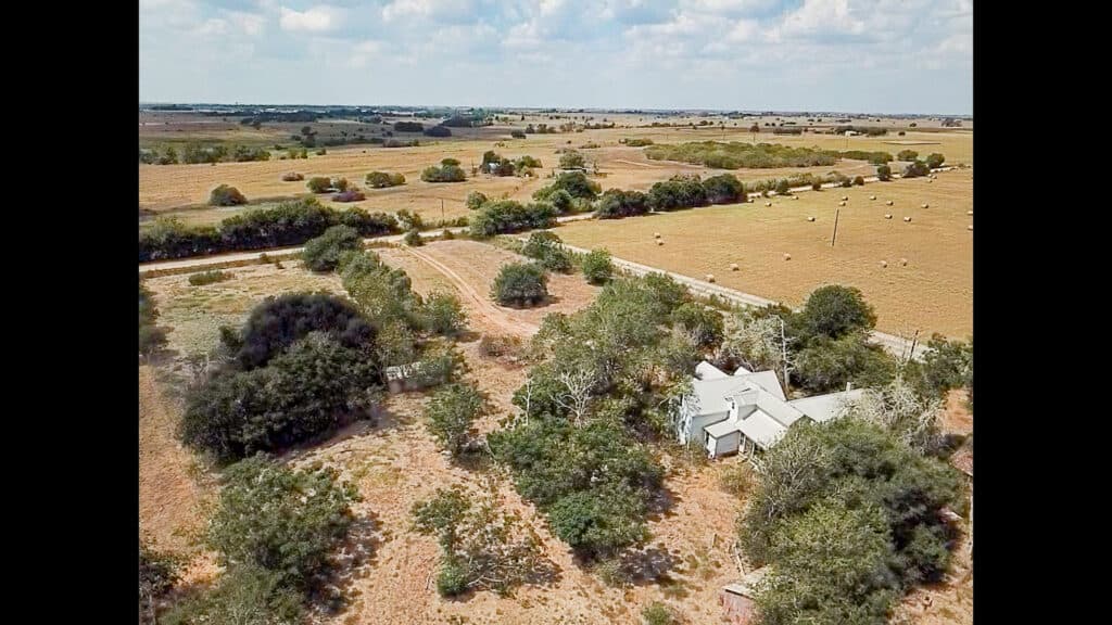 921 CR 359, Shiner, TX 77984 — public listing photo 20