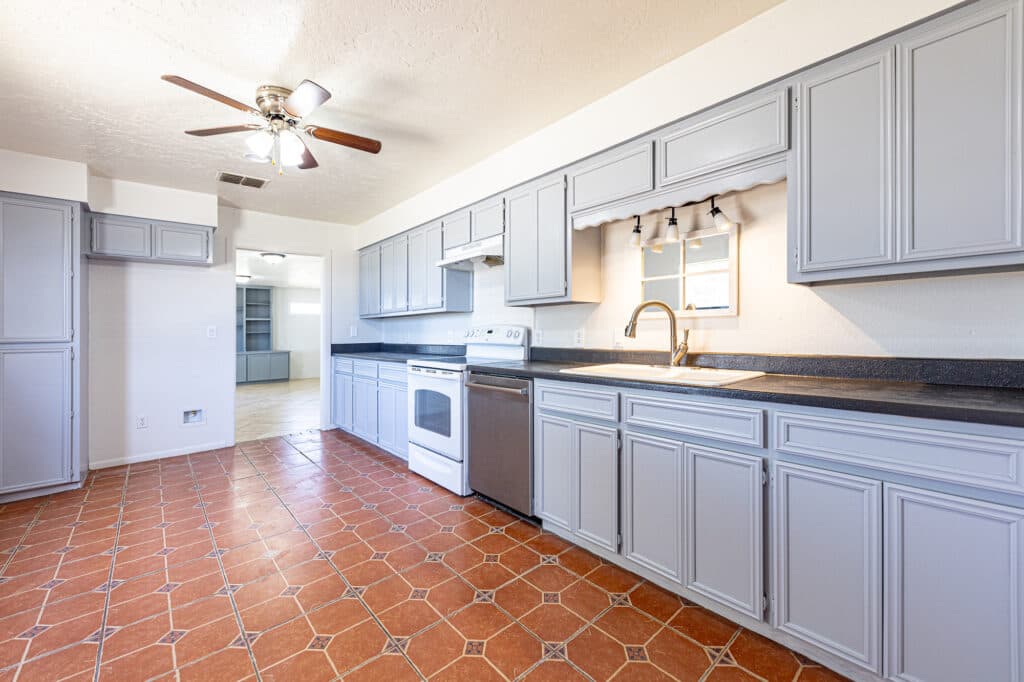 985 CR 301, Shiner, TX 77984 — public listing photo 9