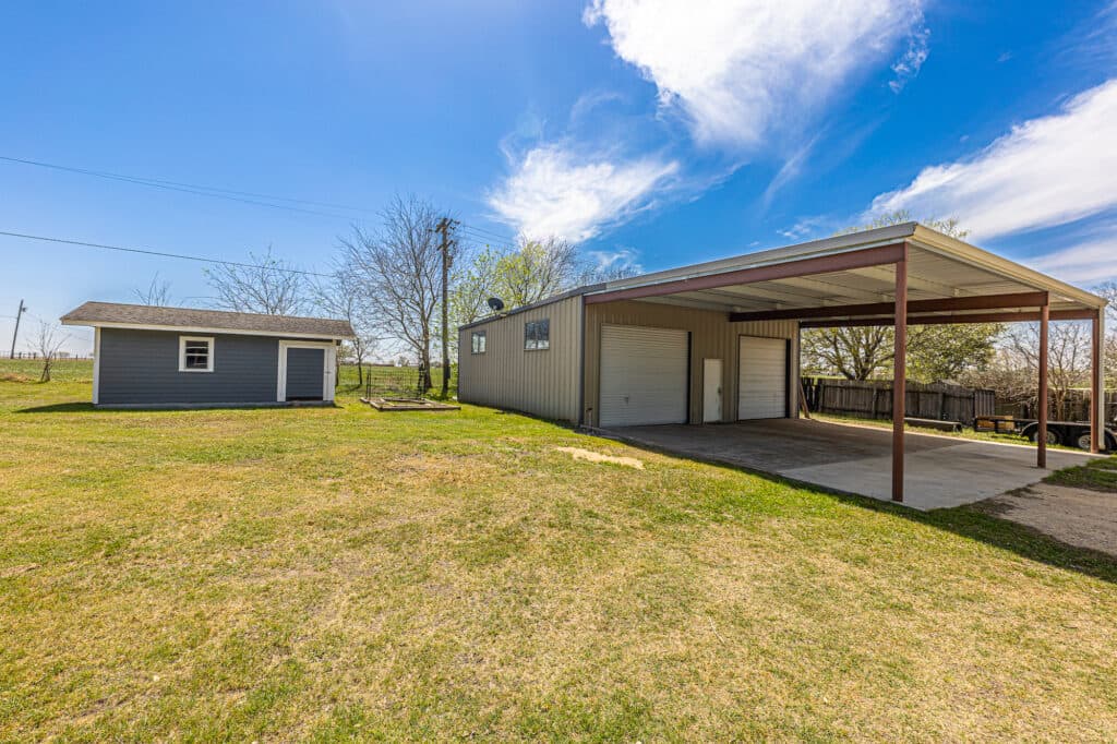 985 CR 301, Shiner, TX 77984 — public listing photo 21