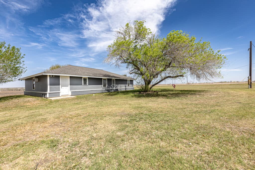 985 CR 301, Shiner, TX 77984 — public listing photo 27