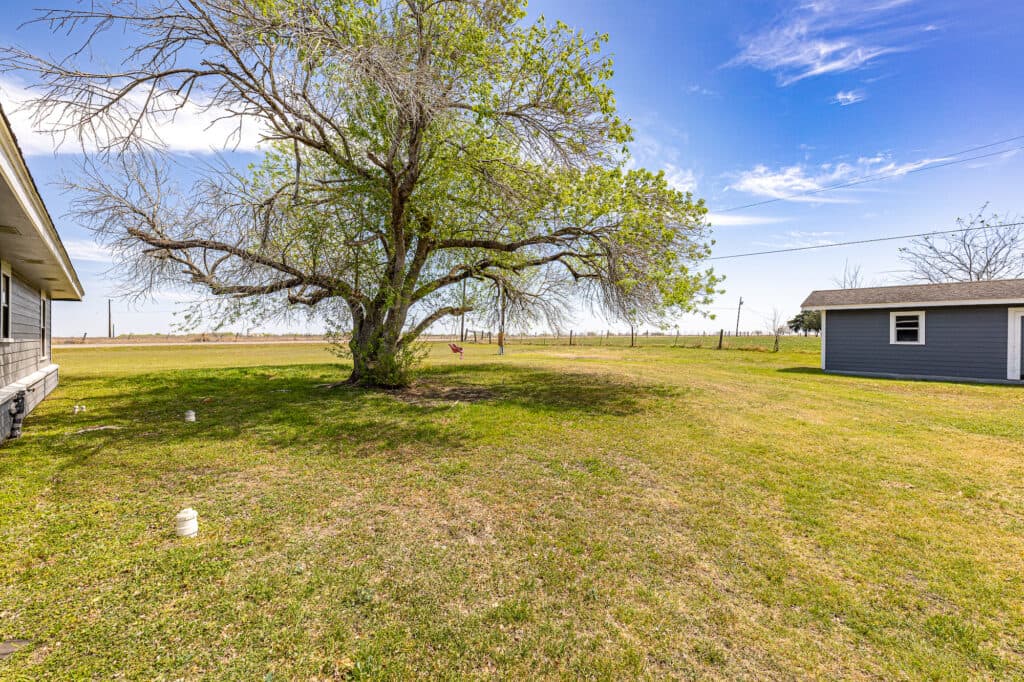 985 CR 301, Shiner, TX 77984 — public listing photo 28