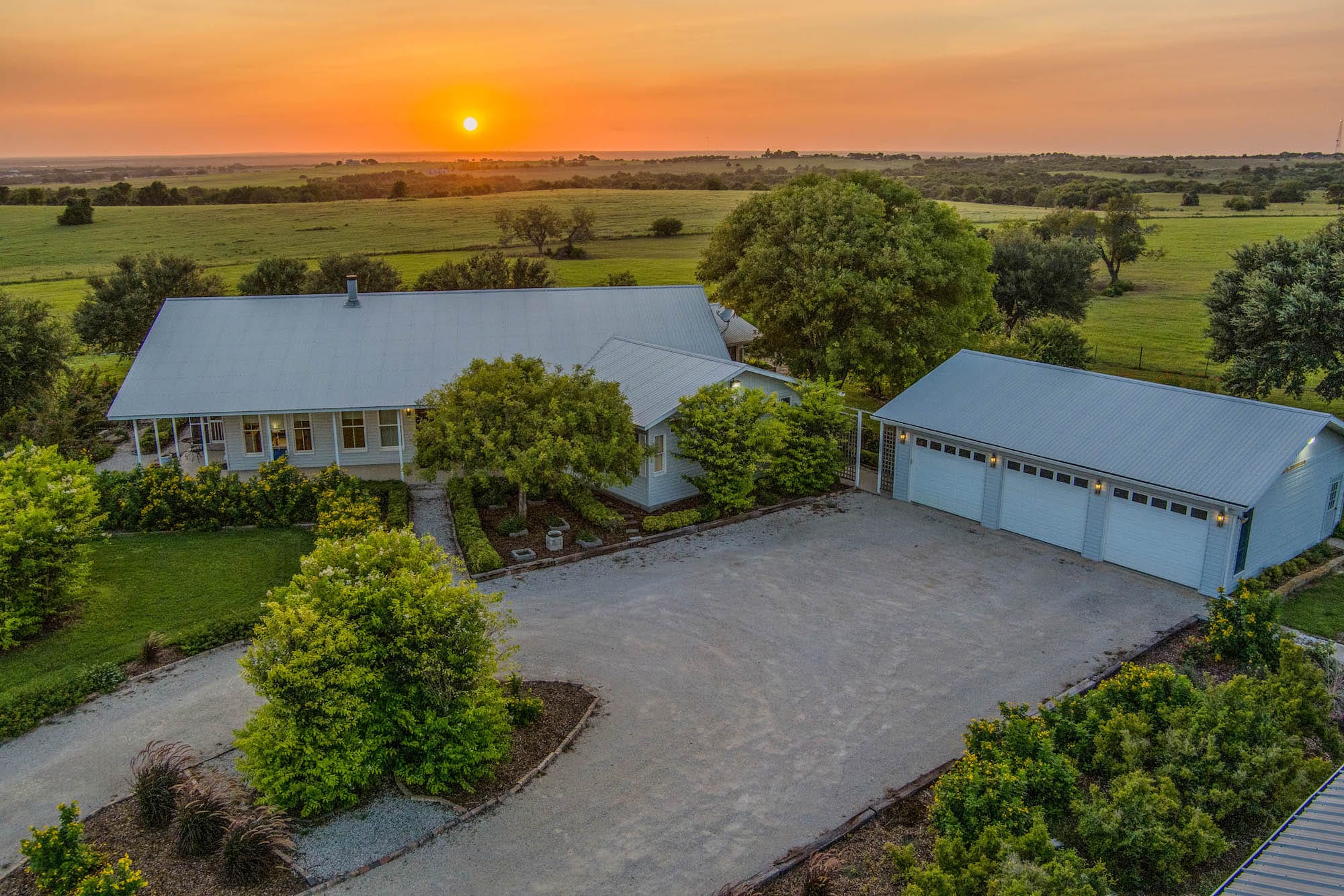 1112 CR 376, Shiner, TX