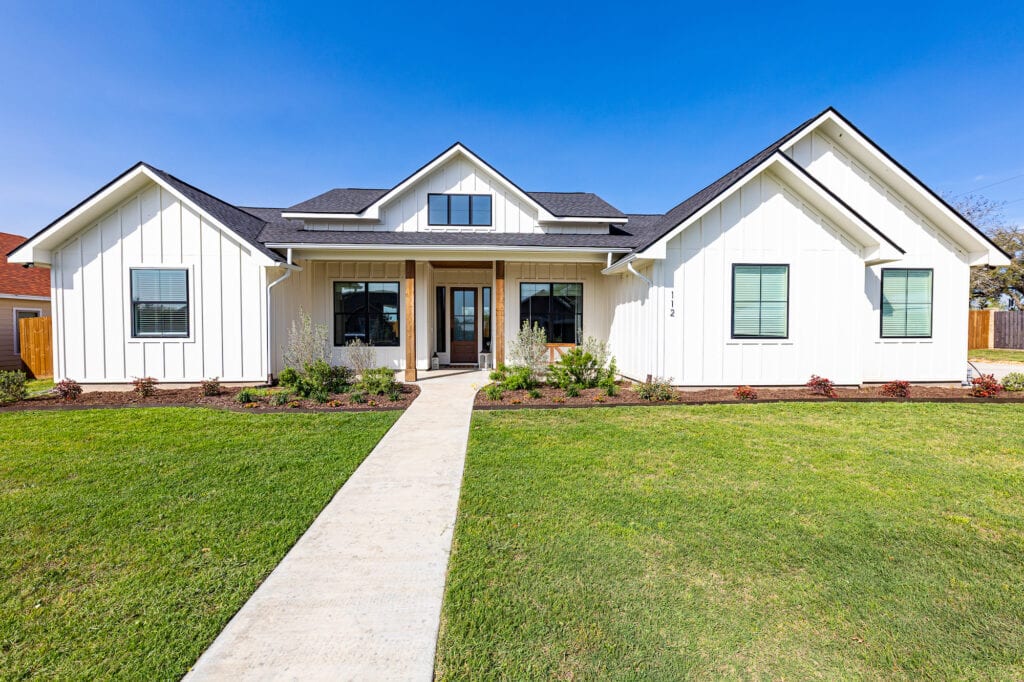 112 Jean Dr., Shiner