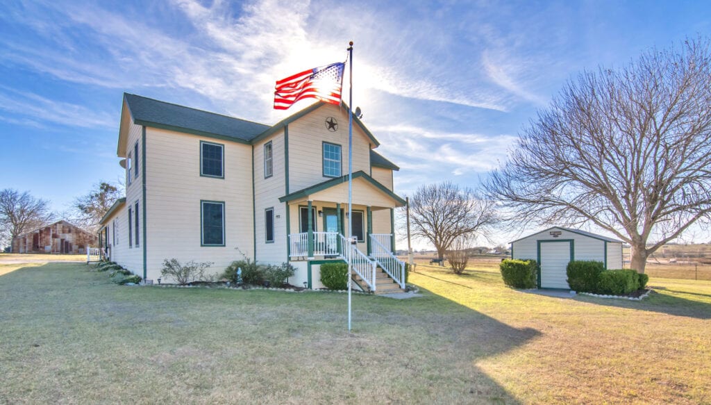 13634 FM 340, Shiner TX 77984