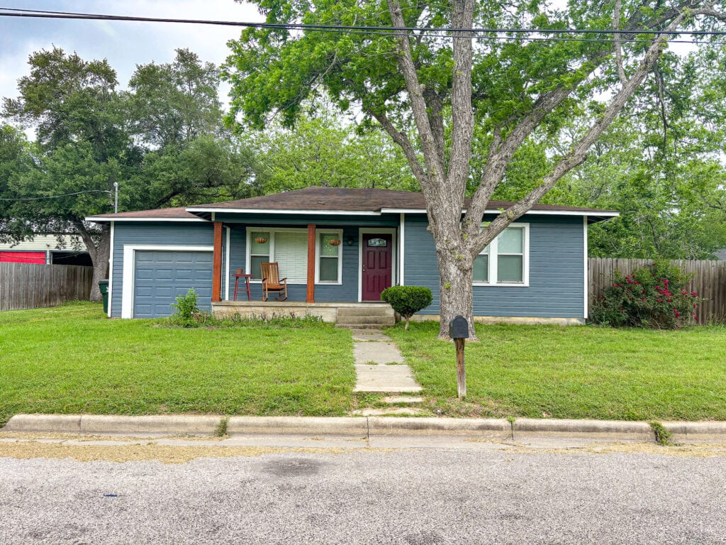 209 S. Ave F, Shiner
