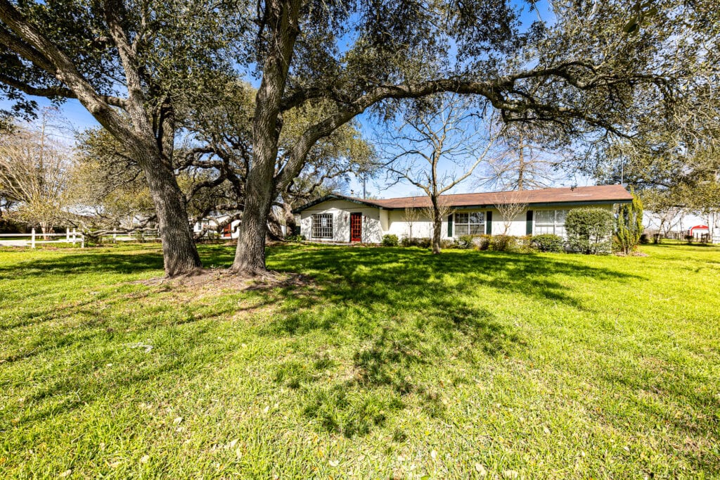 2272 US Hwy 90a, Hallettsville, TX 77964