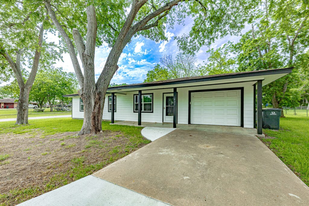 421 W. Runk St., Shiner, TX