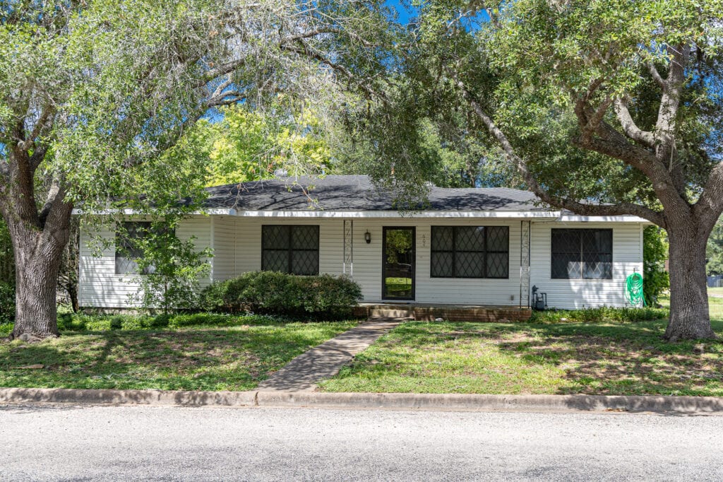 604 St. Ludmila St. Shiner