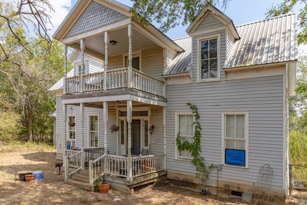 921 CR 359, Shiner, TX 77984