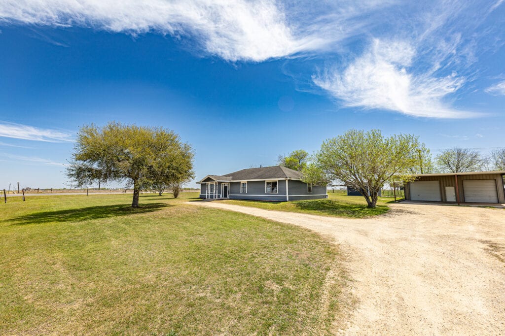 985 CR 301, Shiner, TX 77984