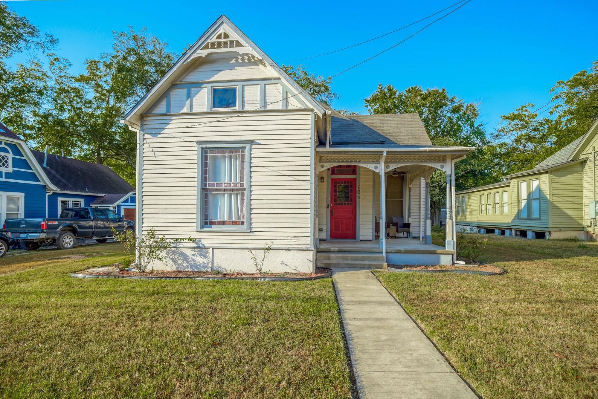 104 Coke Street, Yoakum — public listing photo 1