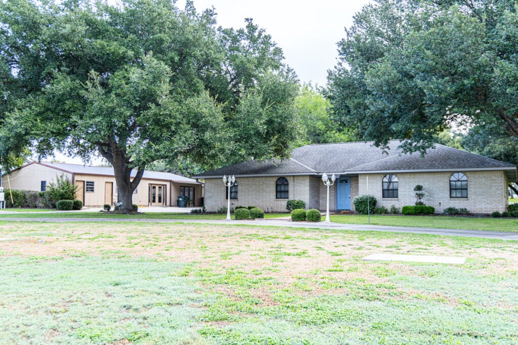 1709 Cody Dr., Shiner — public listing photo 1
