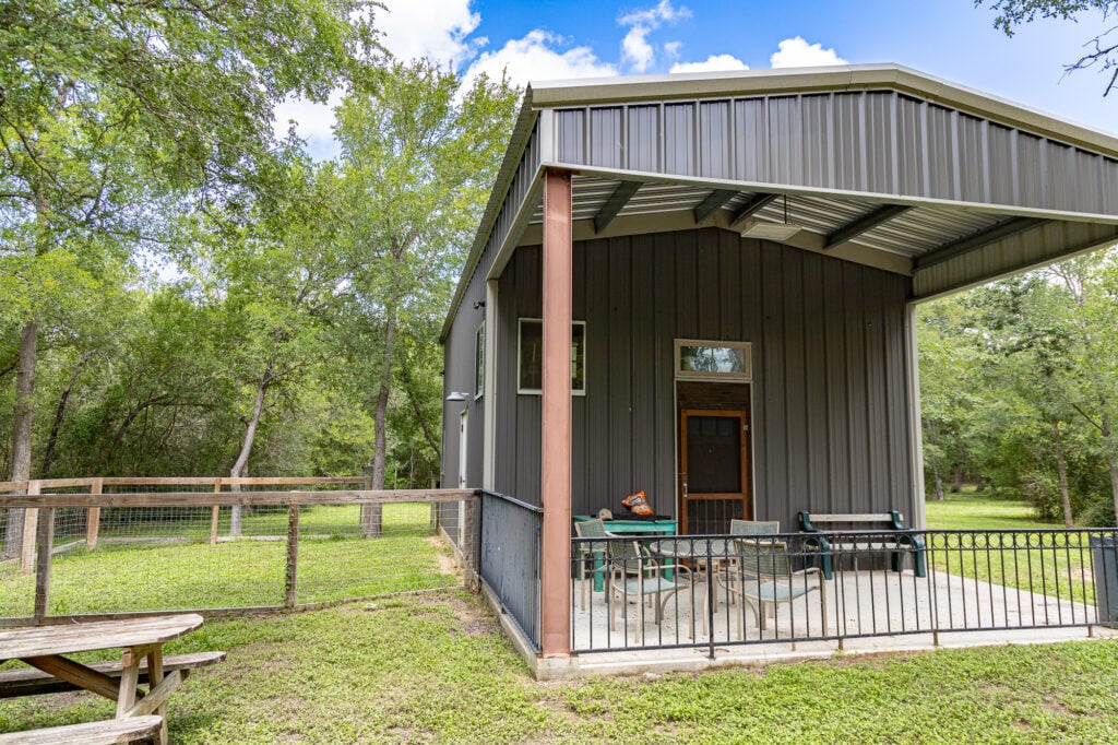 2915 CR 354, Gonzales, TX — public listing photo 1