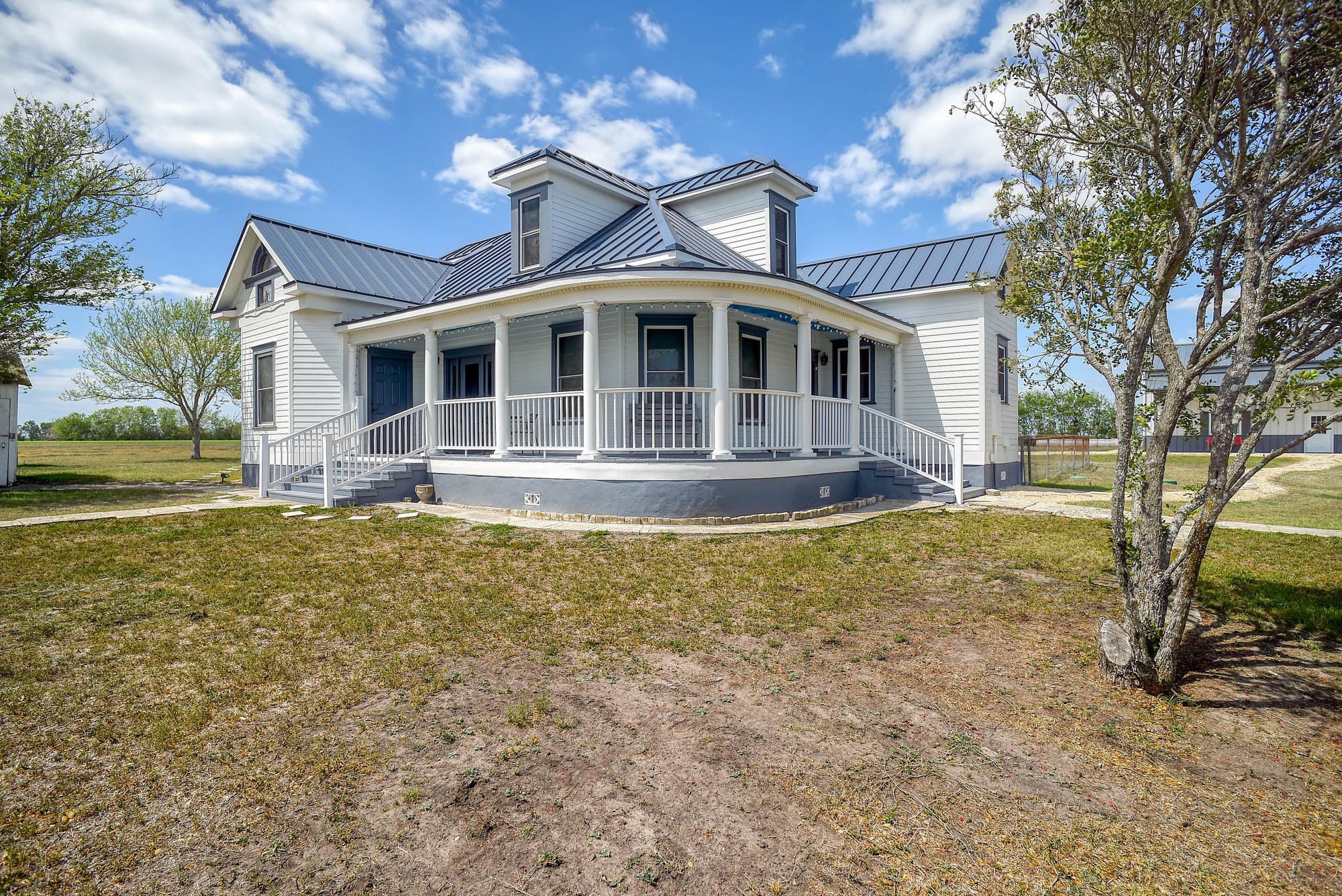 1370 County Road 353, Shiner — public listing photo 1